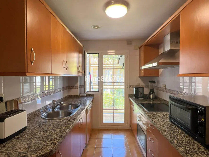 FOR SALE: BEAUTIFUL AND SPACIOUS APARTMENT NEAR THE BEACH. LAS CHAPAS, MARBELLA.
