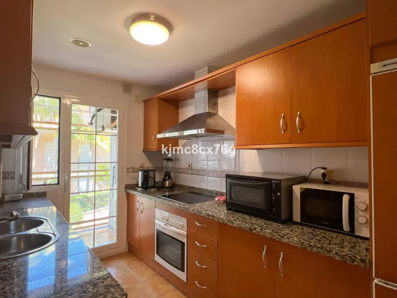 FOR SALE: BEAUTIFUL AND SPACIOUS APARTMENT NEAR THE BEACH. LAS CHAPAS, MARBELLA.