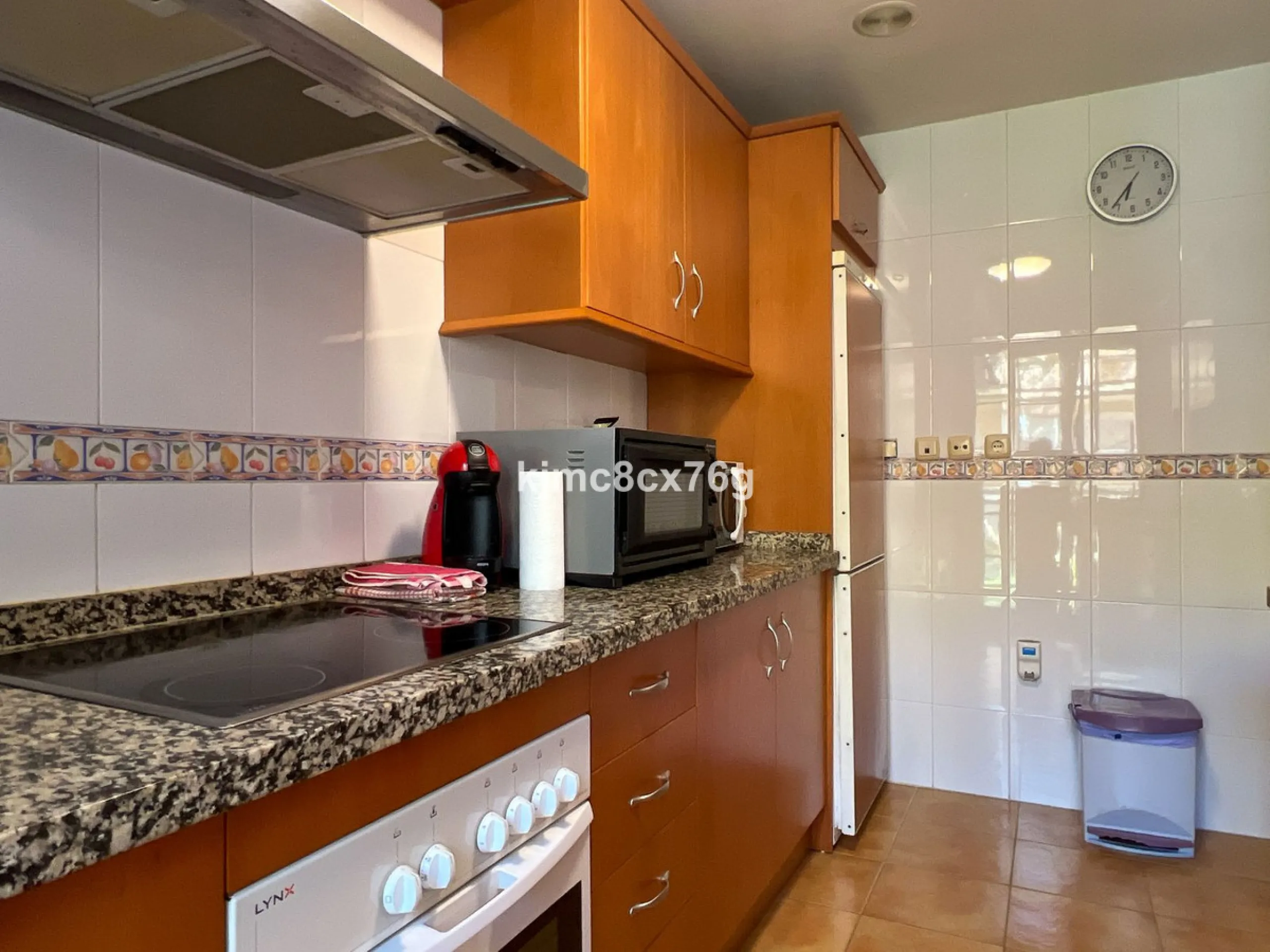 FOR SALE: BEAUTIFUL AND SPACIOUS APARTMENT NEAR THE BEACH. LAS CHAPAS, MARBELLA.