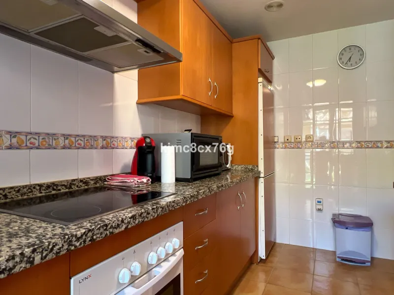 FOR SALE: BEAUTIFUL AND SPACIOUS APARTMENT NEAR THE BEACH. LAS CHAPAS, MARBELLA.