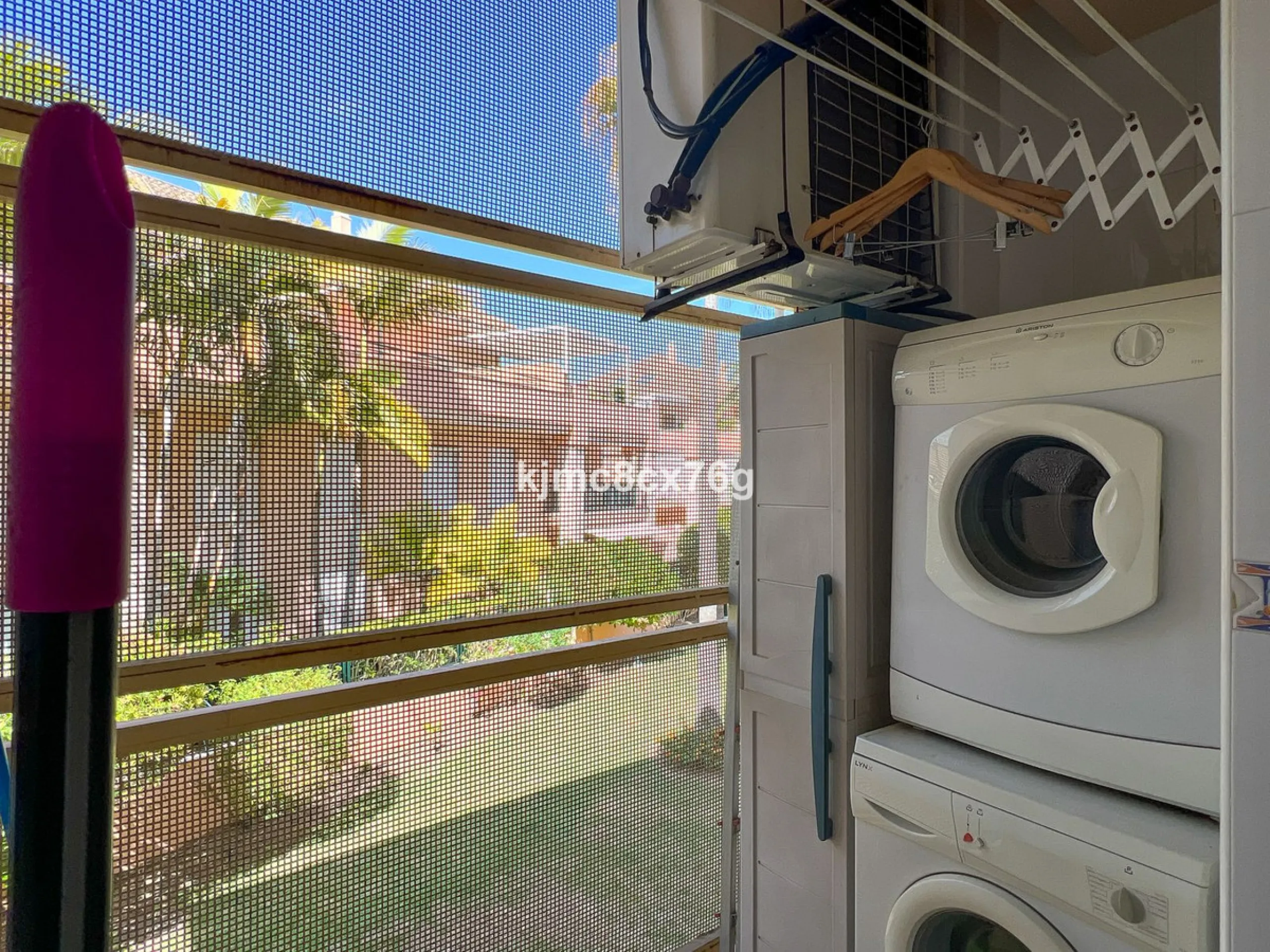 FOR SALE: BEAUTIFUL AND SPACIOUS APARTMENT NEAR THE BEACH. LAS CHAPAS, MARBELLA.