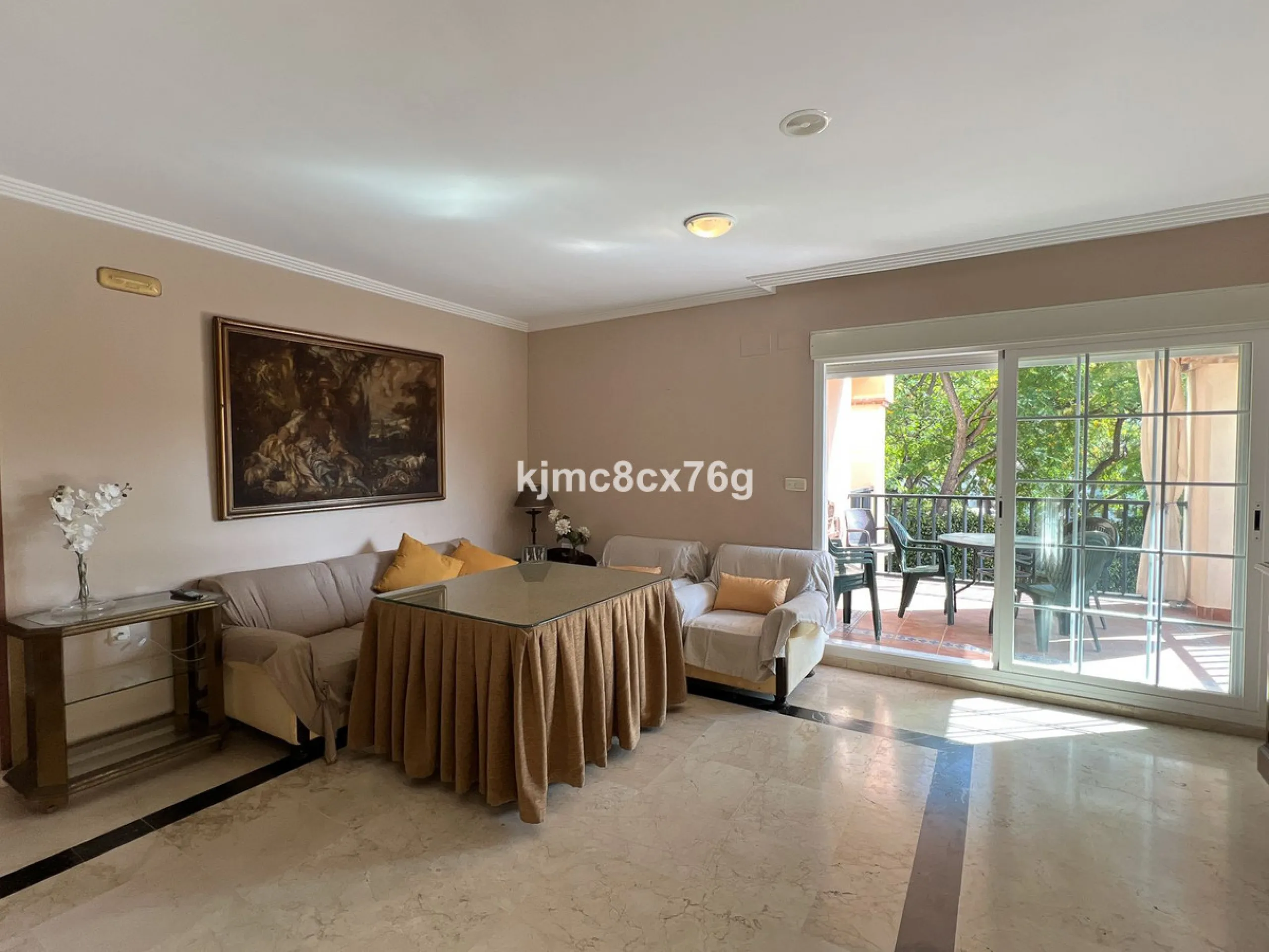 FOR SALE: BEAUTIFUL AND SPACIOUS APARTMENT NEAR THE BEACH. LAS CHAPAS, MARBELLA.