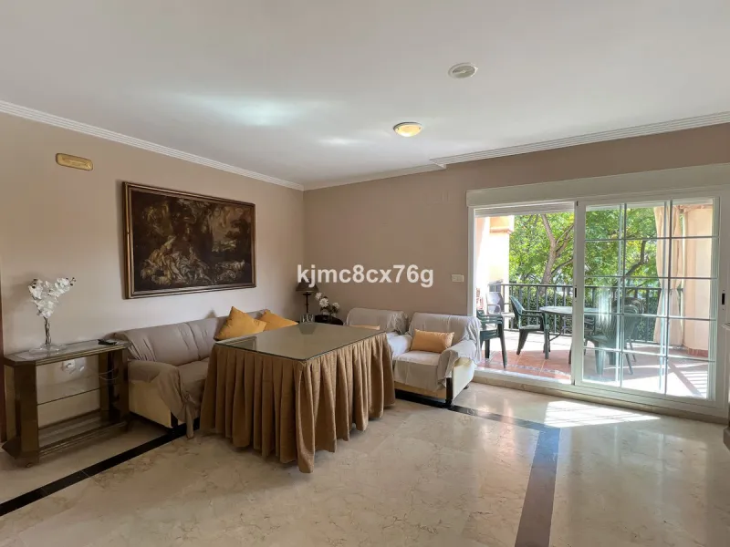 FOR SALE: BEAUTIFUL AND SPACIOUS APARTMENT NEAR THE BEACH. LAS CHAPAS, MARBELLA.