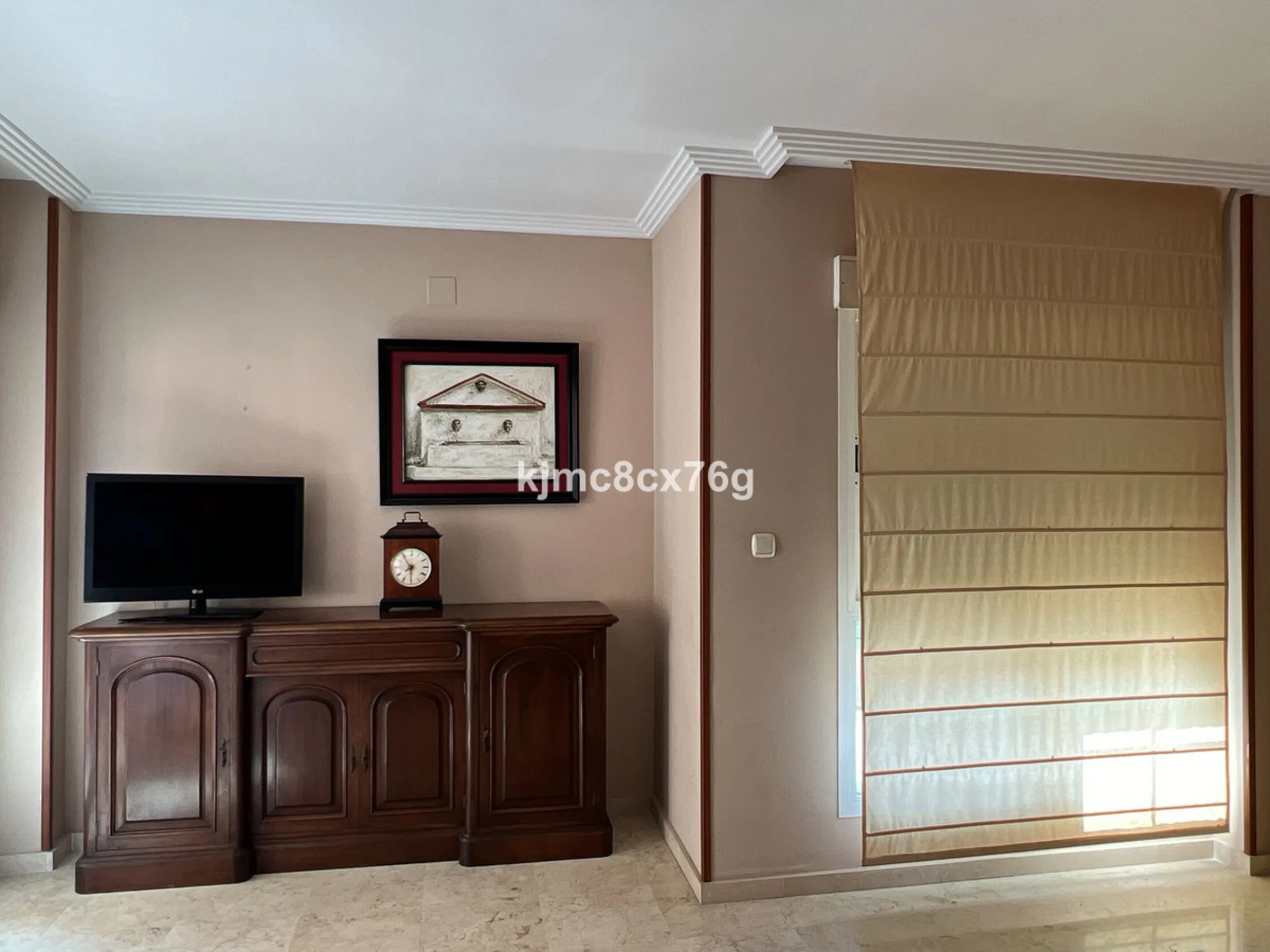 FOR SALE: BEAUTIFUL AND SPACIOUS APARTMENT NEAR THE BEACH. LAS CHAPAS, MARBELLA.