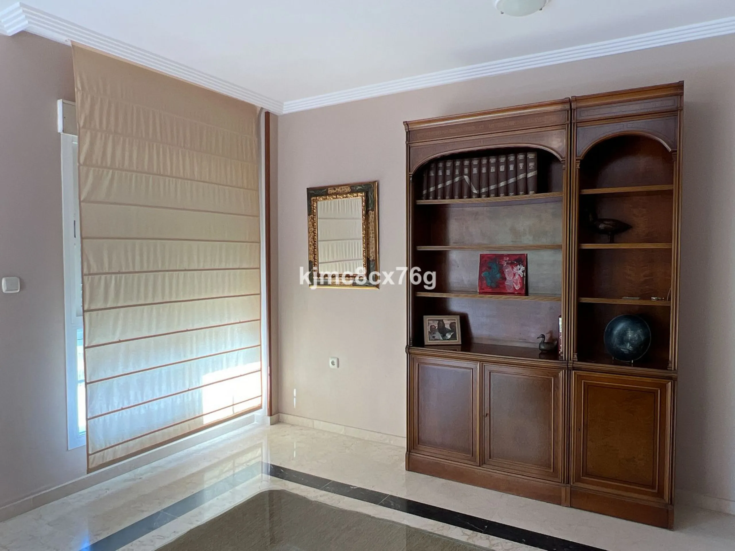 FOR SALE: BEAUTIFUL AND SPACIOUS APARTMENT NEAR THE BEACH. LAS CHAPAS, MARBELLA.