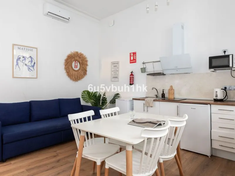 Apartment - Ground Floor Apartment в продаже в Málaga, Málaga. В доме 3 спален и 3 ванных комнат. Площадь дома 211 м²
