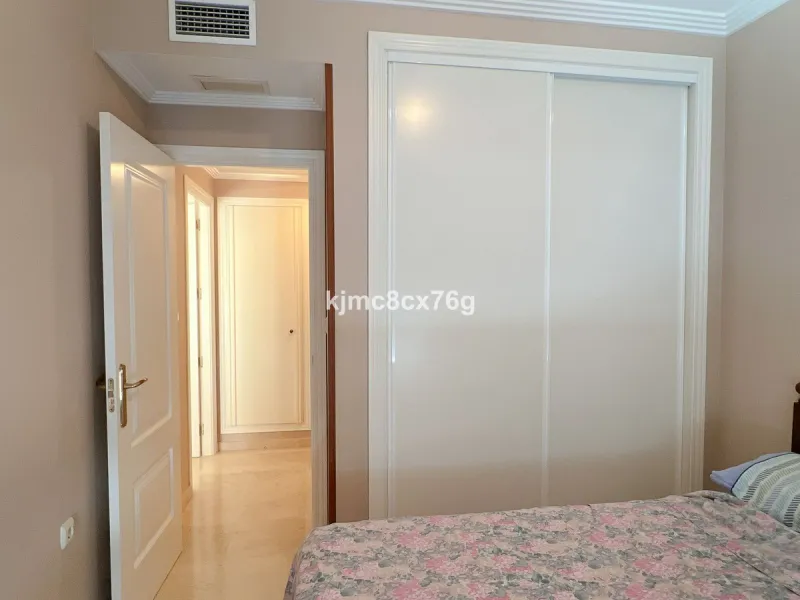 FOR SALE: BEAUTIFUL AND SPACIOUS APARTMENT NEAR THE BEACH. LAS CHAPAS, MARBELLA.