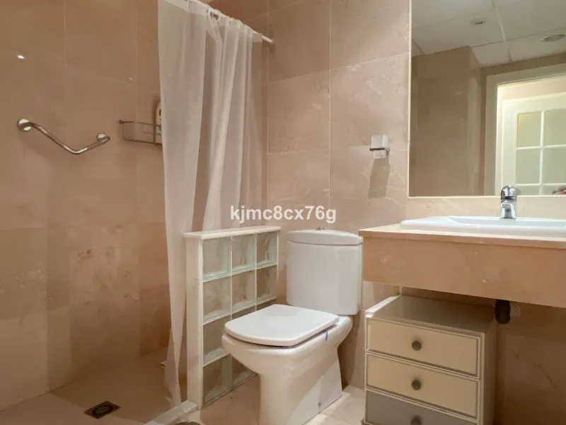FOR SALE: BEAUTIFUL AND SPACIOUS APARTMENT NEAR THE BEACH. LAS CHAPAS, MARBELLA.