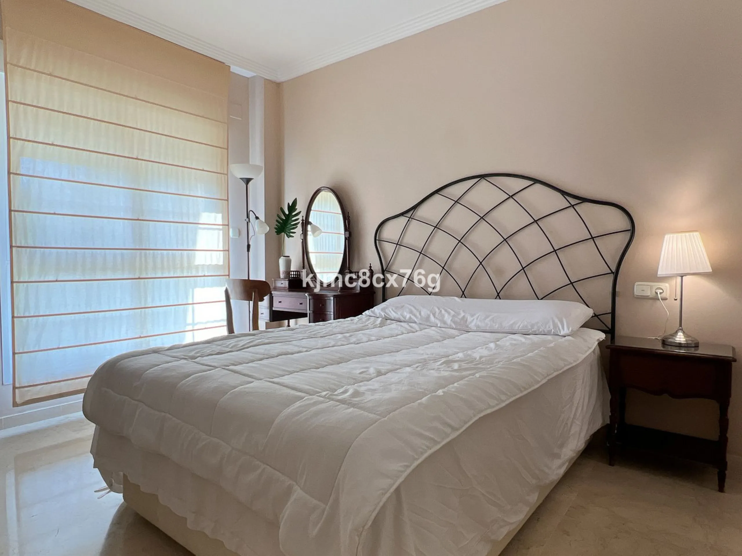 FOR SALE: BEAUTIFUL AND SPACIOUS APARTMENT NEAR THE BEACH. LAS CHAPAS, MARBELLA.