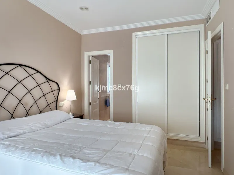 FOR SALE: BEAUTIFUL AND SPACIOUS APARTMENT NEAR THE BEACH. LAS CHAPAS, MARBELLA.