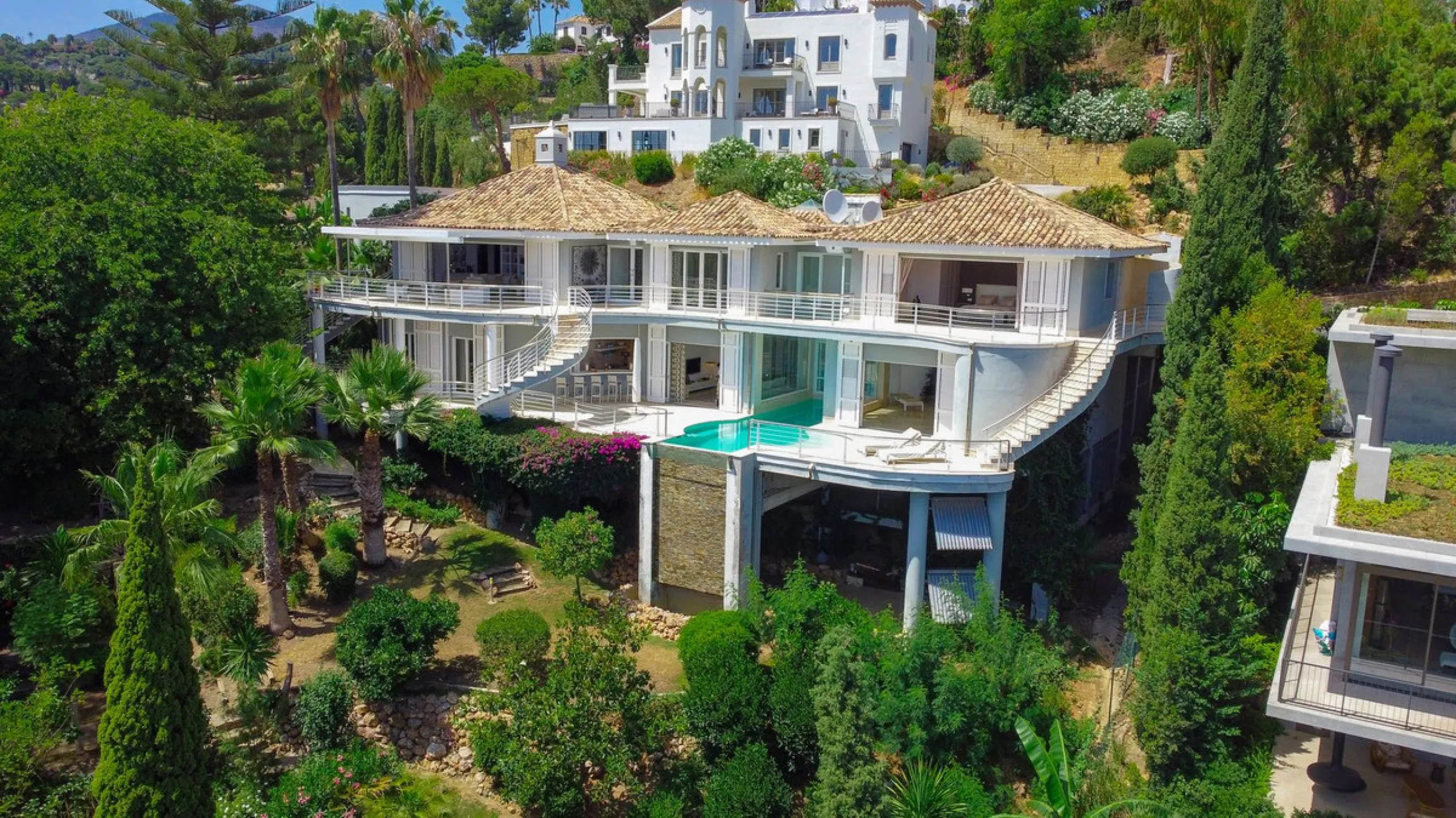 Exceptional luxury villa on a double plot and with spectacular panoramic views for sale