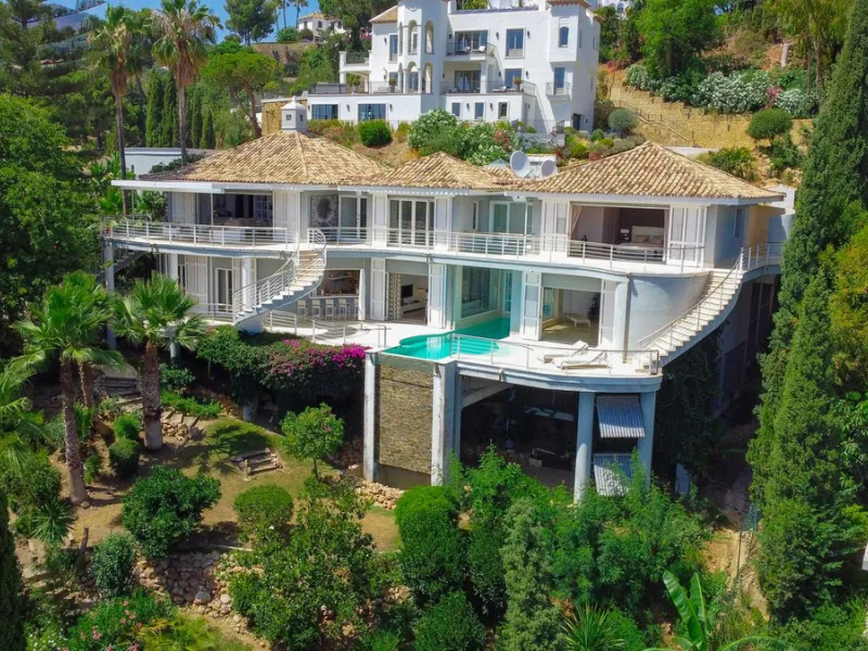 Exceptional luxury villa on a double plot and with spectacular panoramic views for sale