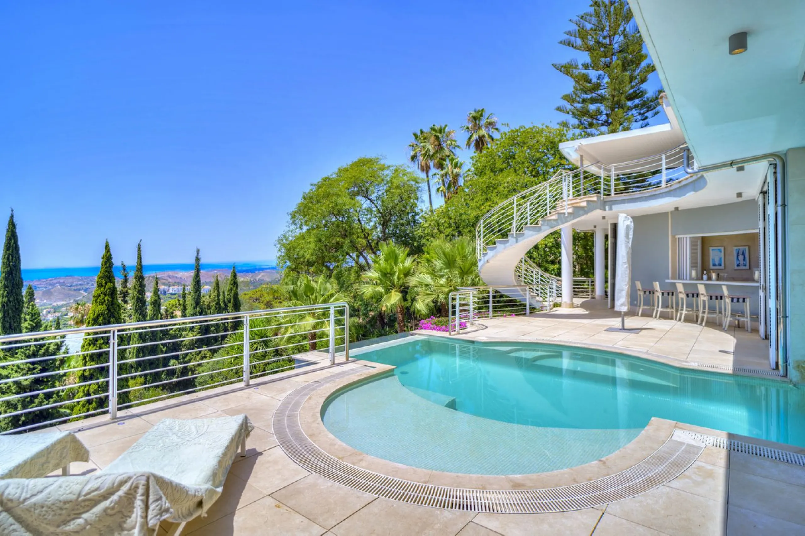 Exceptional luxury villa on a double plot and with spectacular panoramic views for sale
