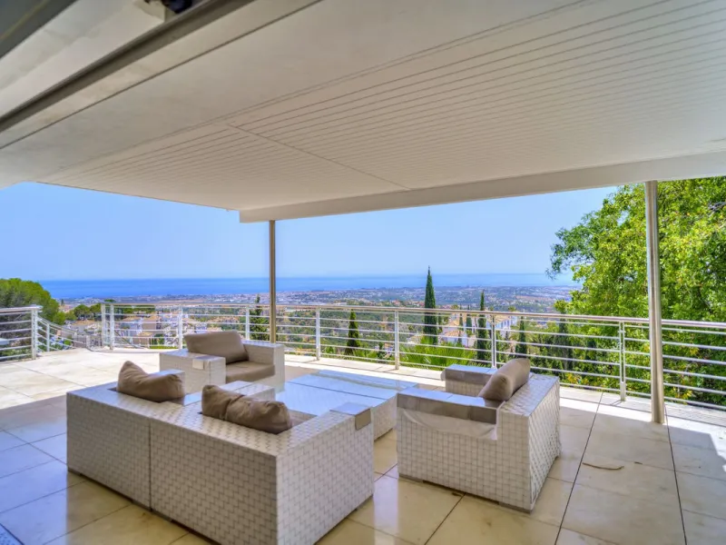 Exceptional luxury villa on a double plot and with spectacular panoramic views for sale