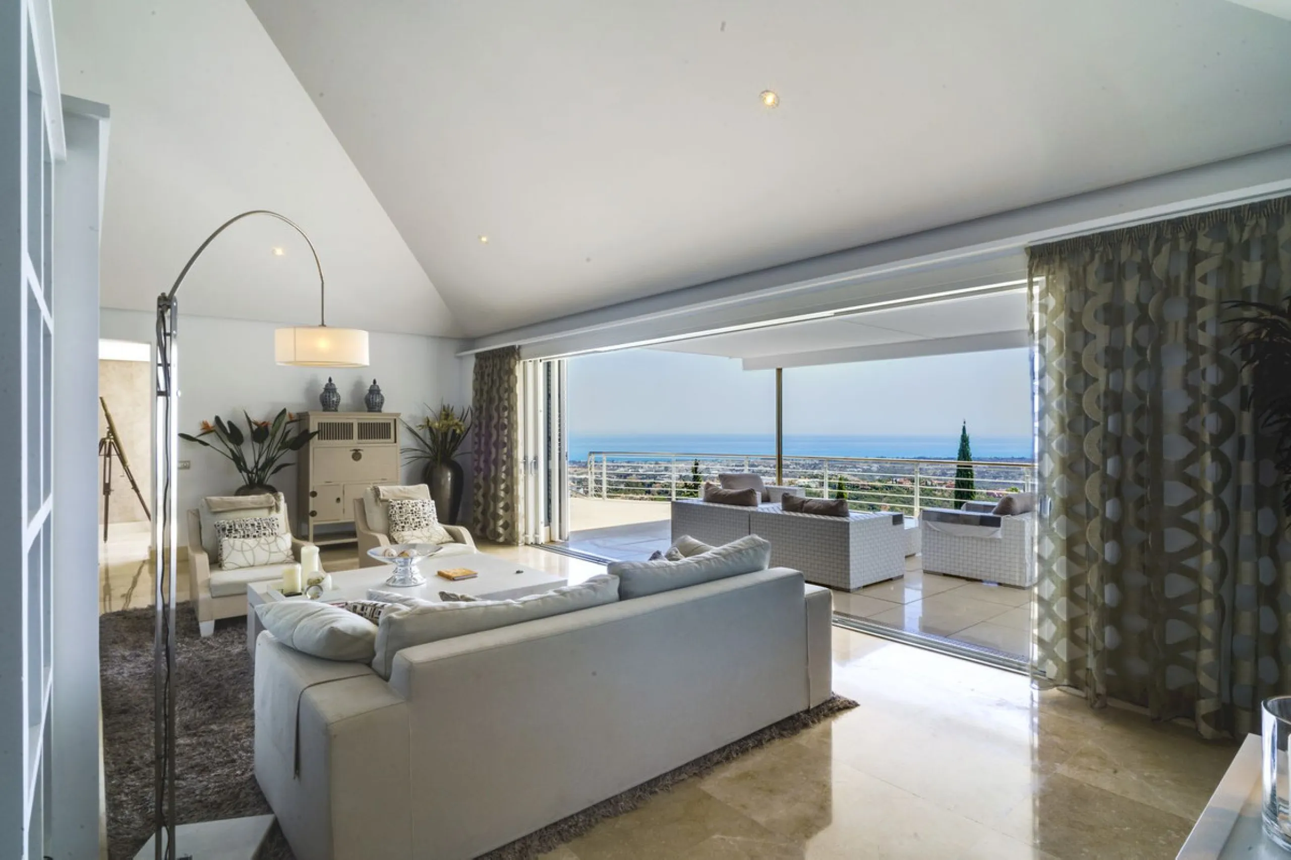 Exceptional luxury villa on a double plot and with spectacular panoramic views for sale