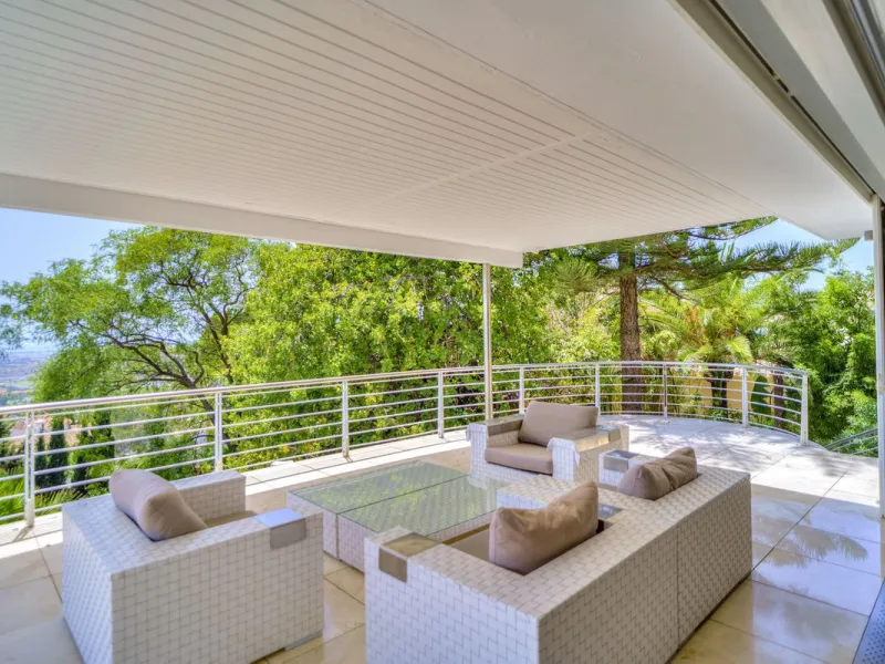 Exceptional luxury villa on a double plot and with spectacular panoramic views for sale