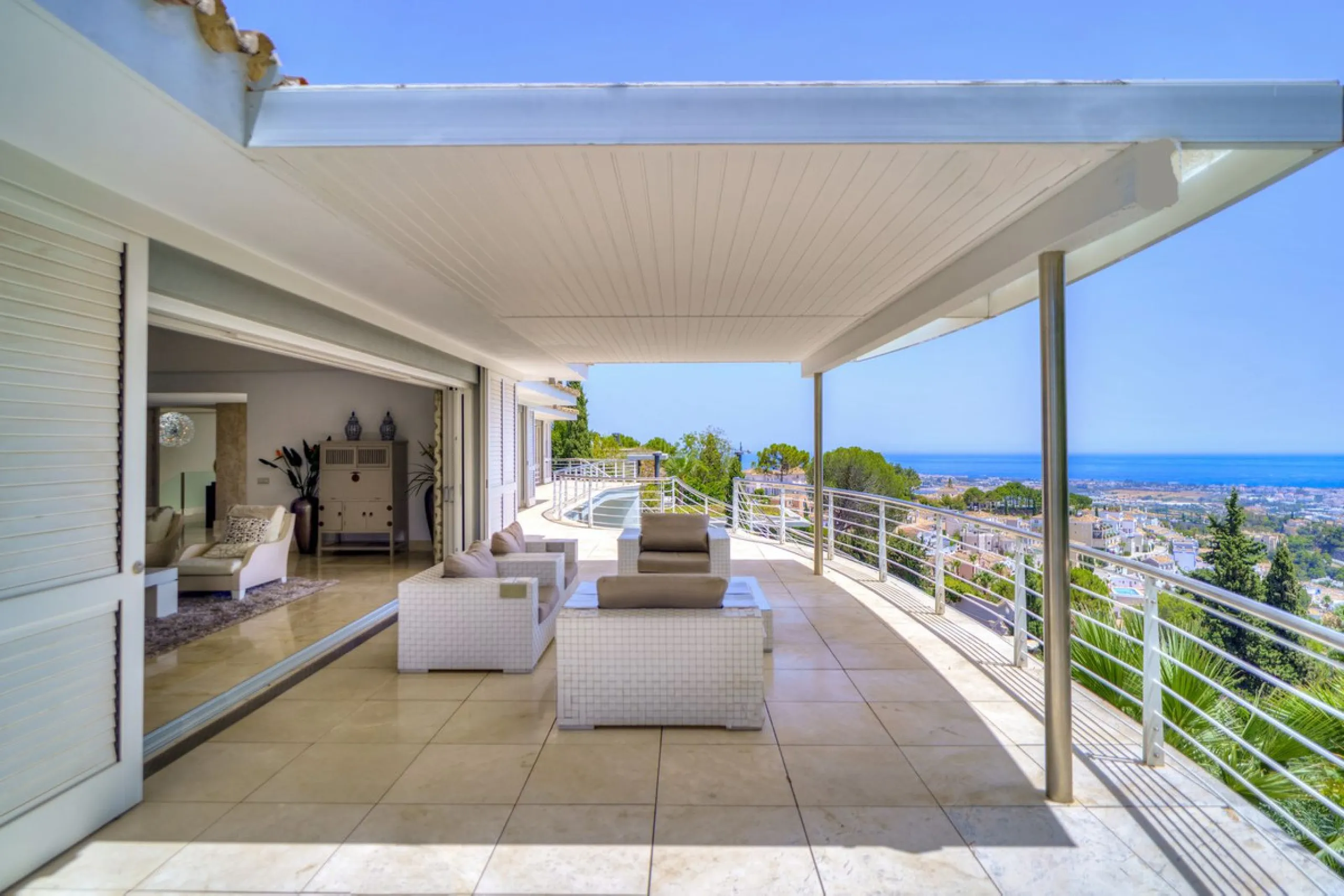 Exceptional luxury villa on a double plot and with spectacular panoramic views for sale
