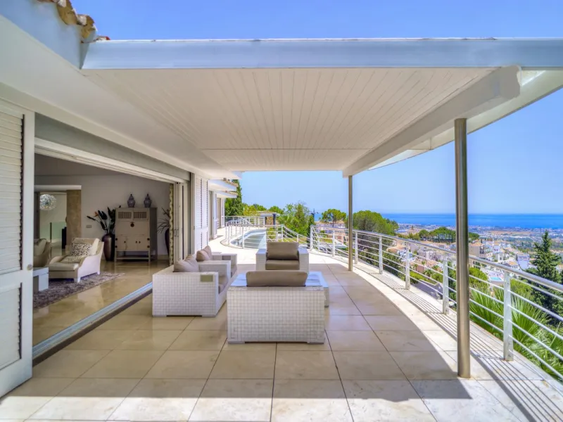 Exceptional luxury villa on a double plot and with spectacular panoramic views for sale