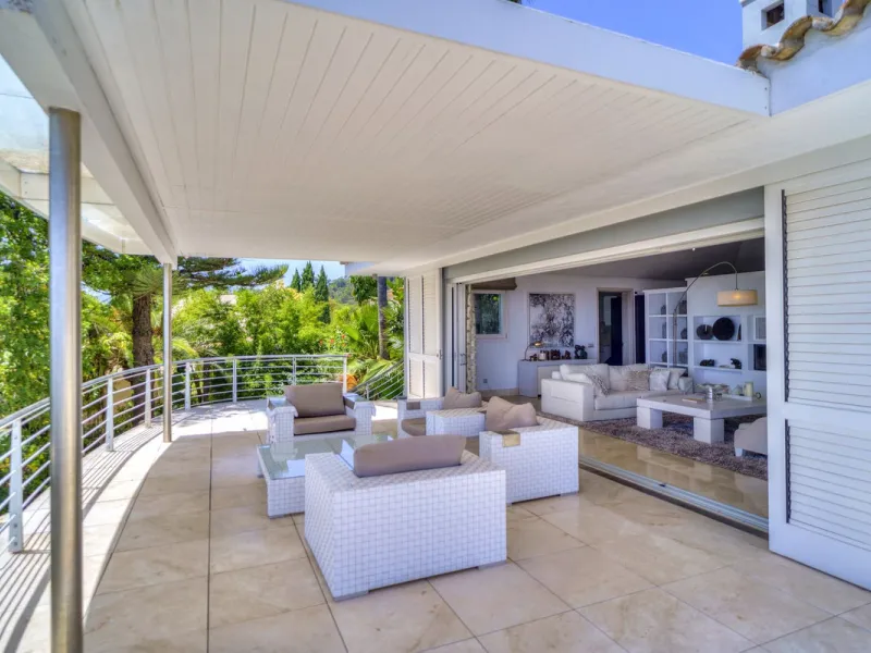 Exceptional luxury villa on a double plot and with spectacular panoramic views for sale