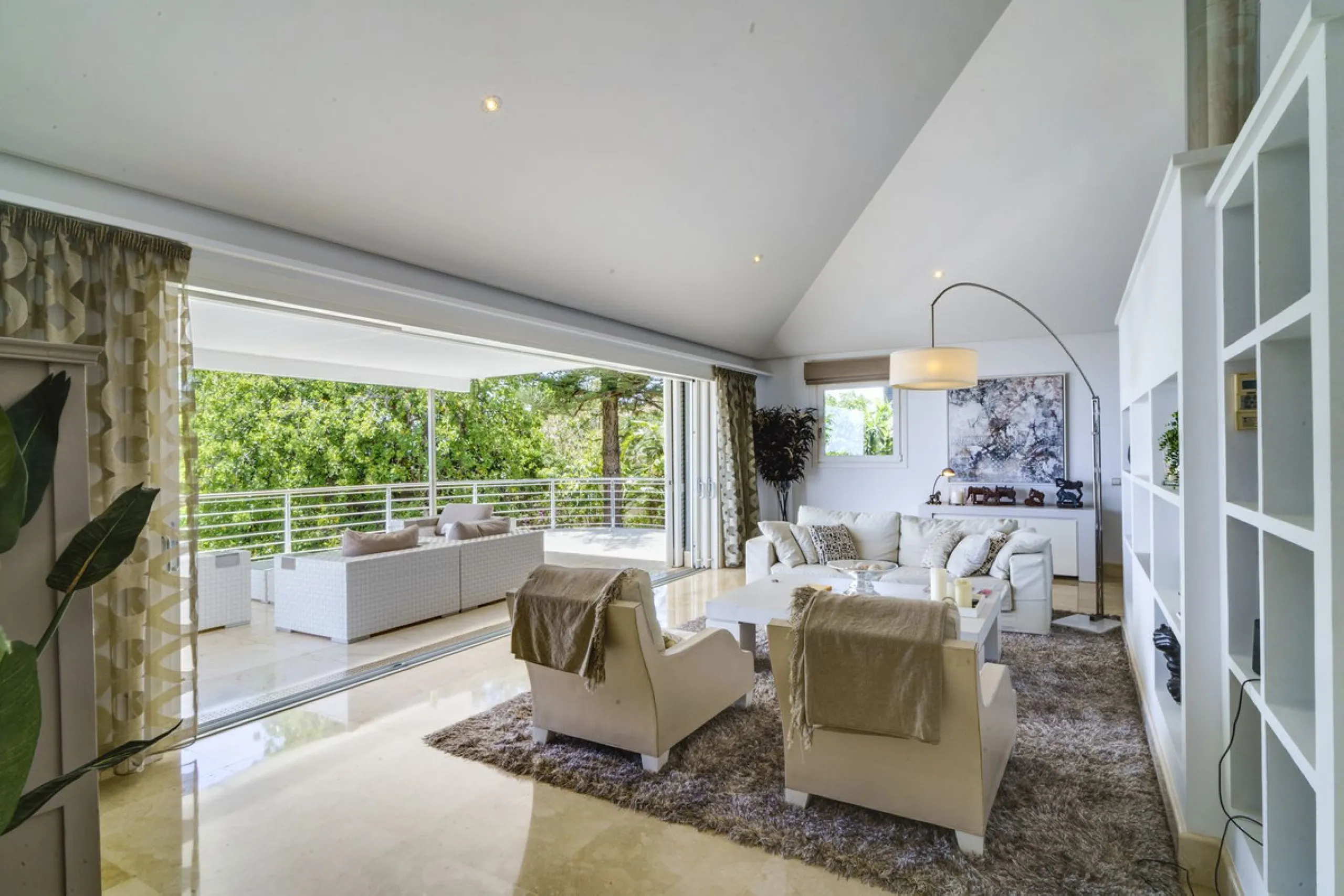 Exceptional luxury villa on a double plot and with spectacular panoramic views for sale