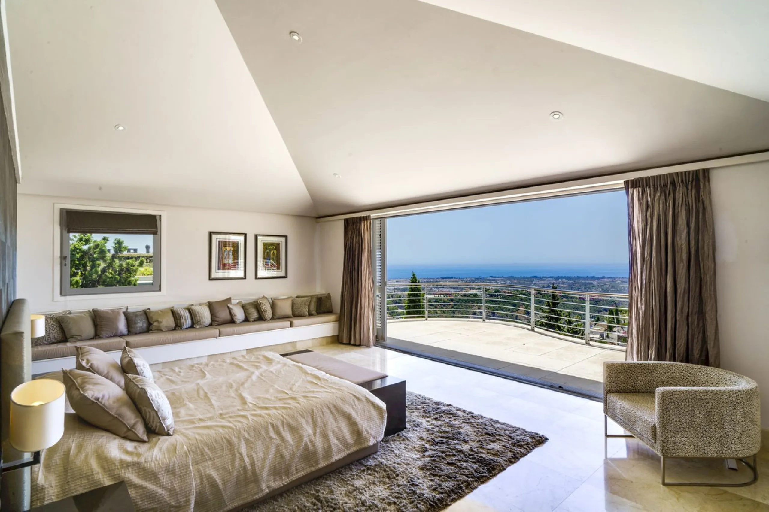 Exceptional luxury villa on a double plot and with spectacular panoramic views for sale