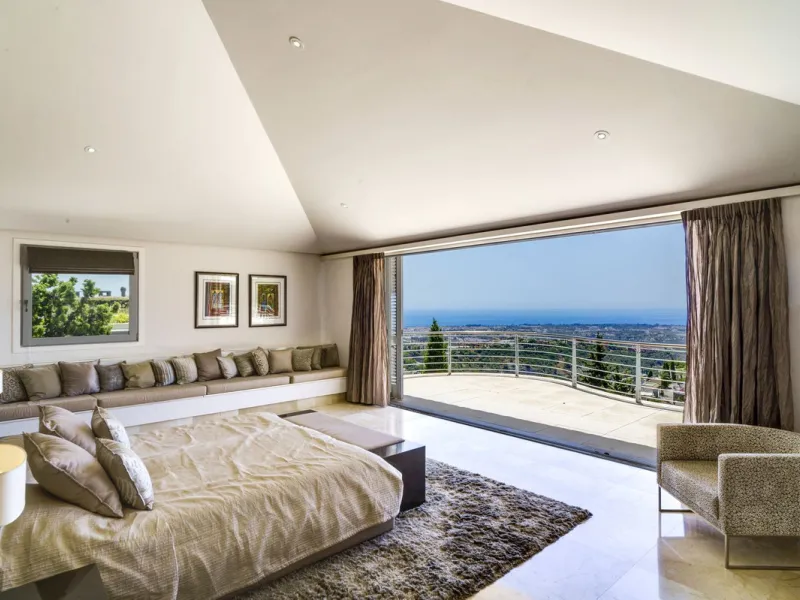 Exceptional luxury villa on a double plot and with spectacular panoramic views for sale
