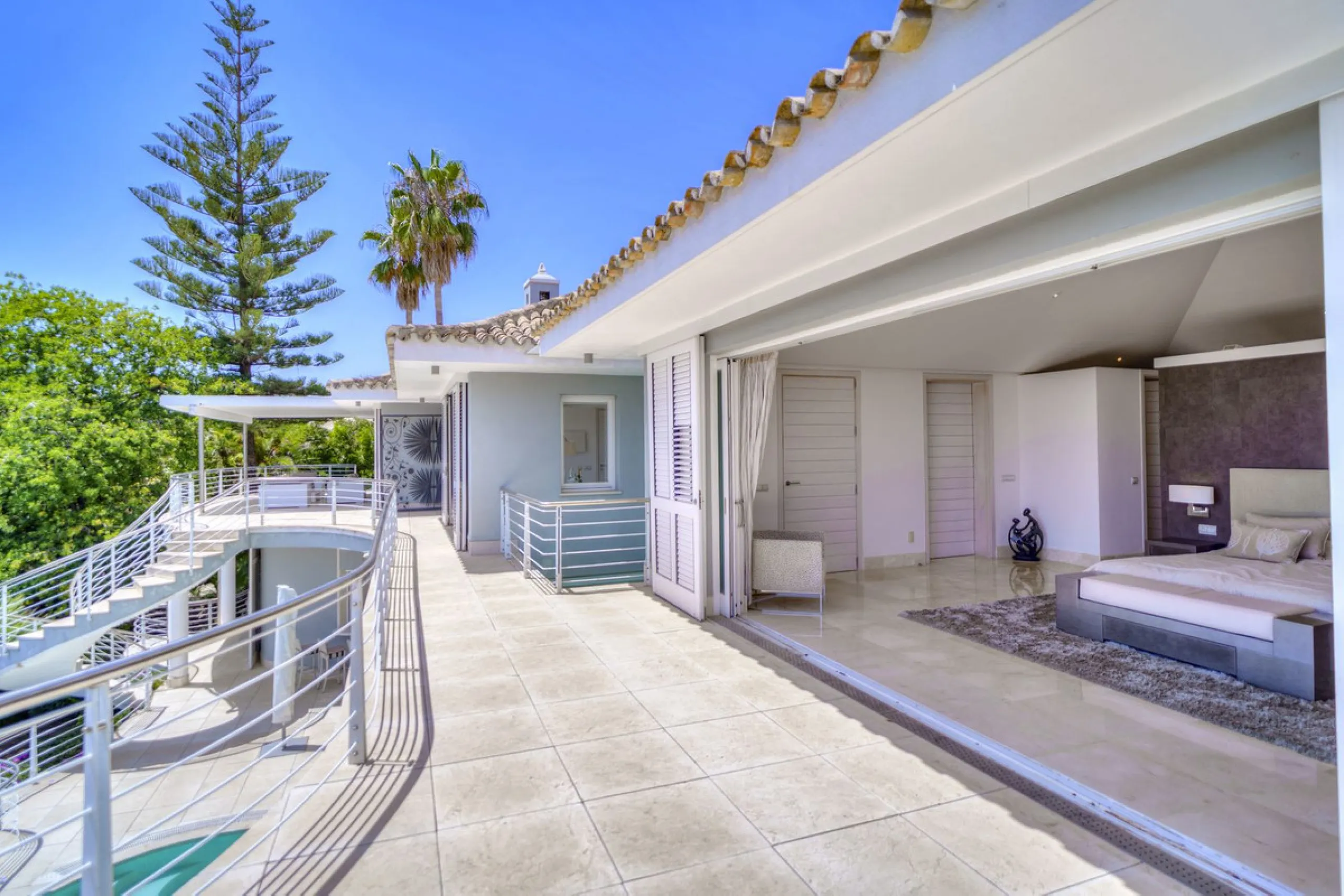 Exceptional luxury villa on a double plot and with spectacular panoramic views for sale