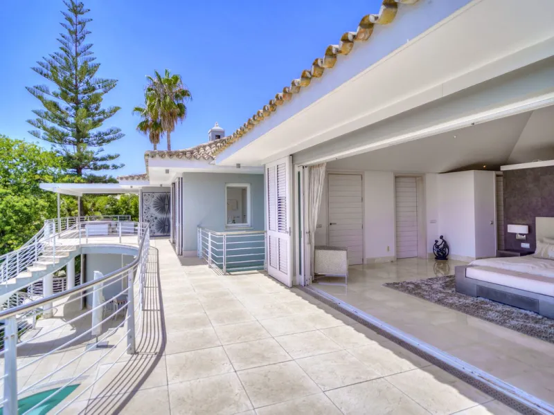 Exceptional luxury villa on a double plot and with spectacular panoramic views for sale