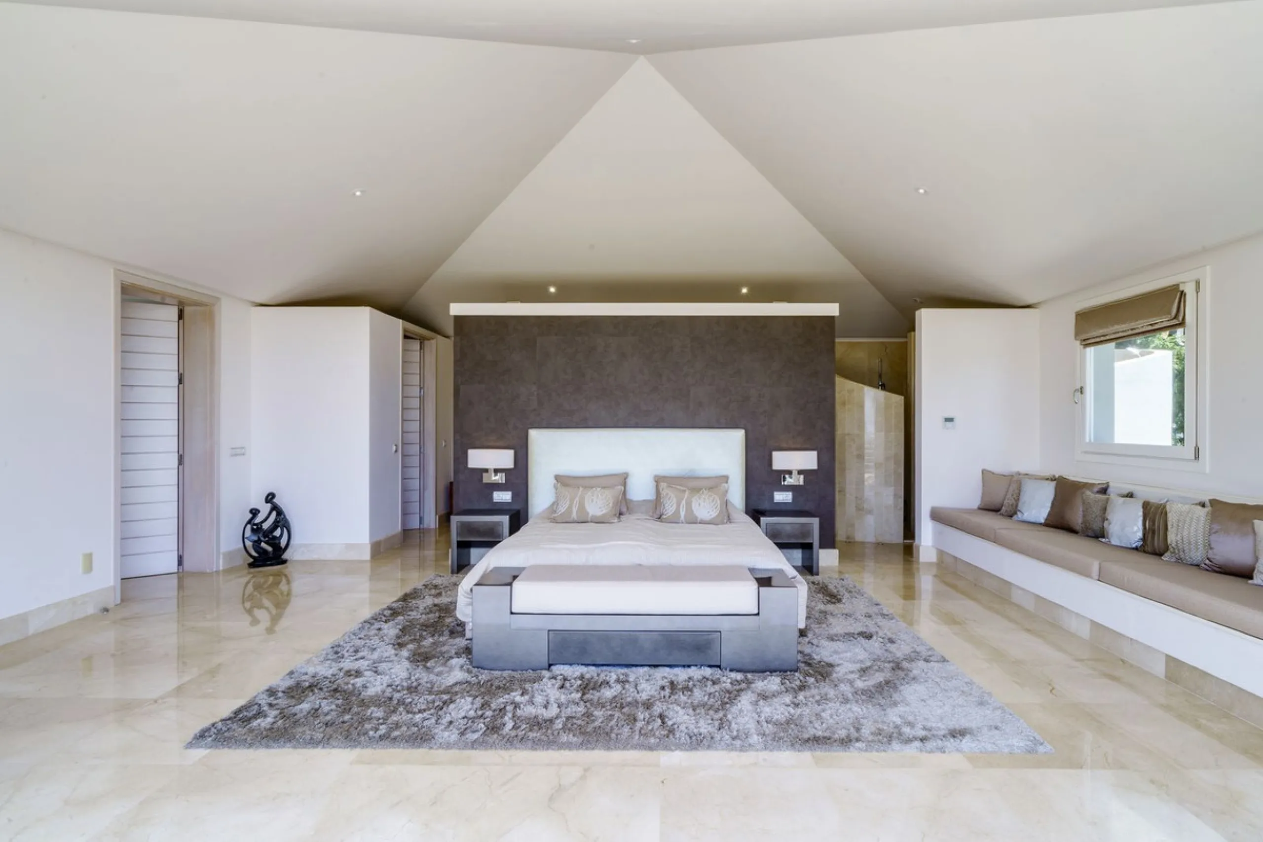 Exceptional luxury villa on a double plot and with spectacular panoramic views for sale