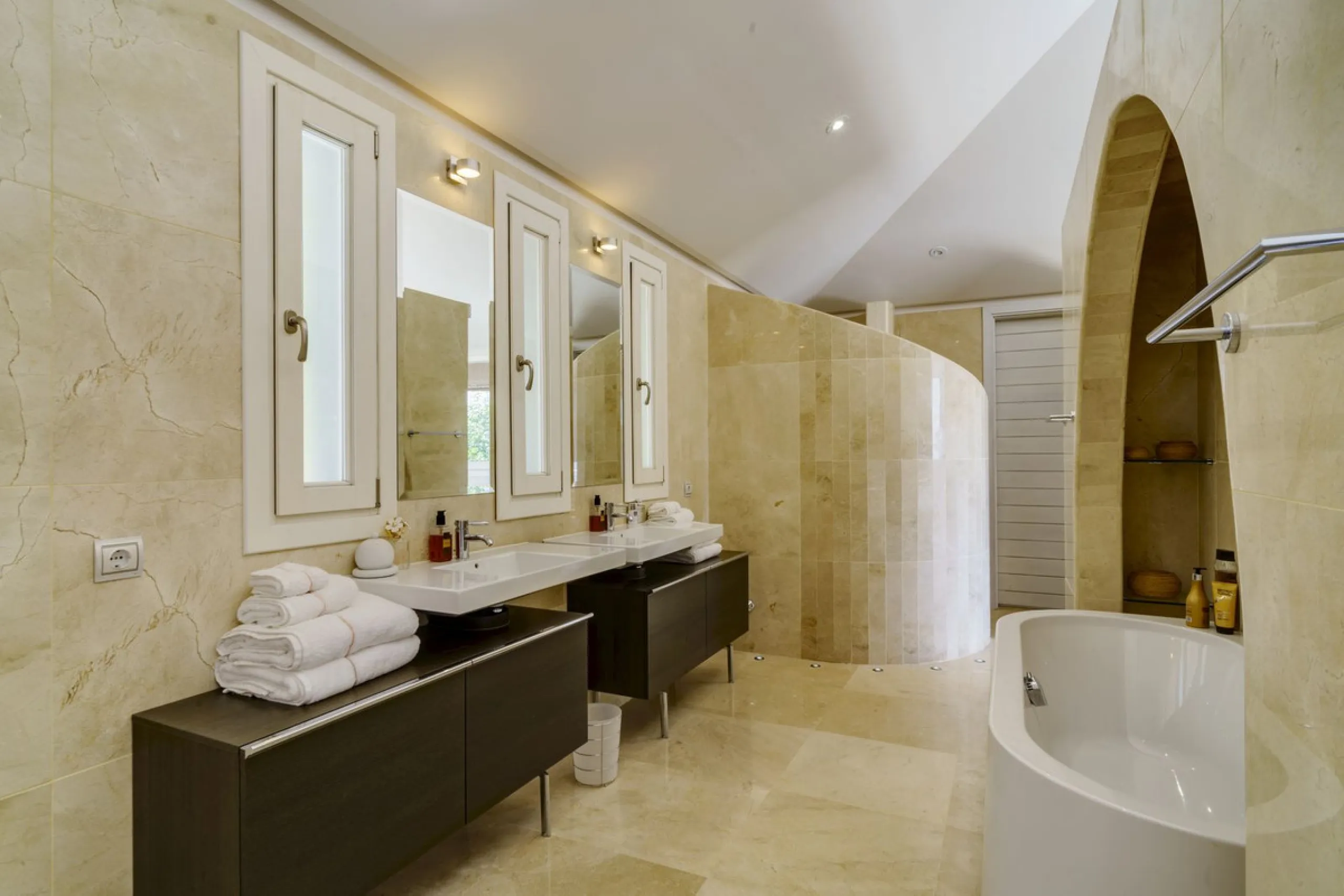 Exceptional luxury villa on a double plot and with spectacular panoramic views for sale