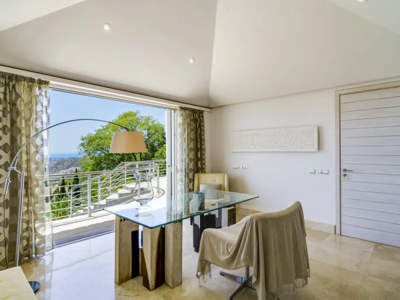 Exceptional luxury villa on a double plot and with spectacular panoramic views for sale