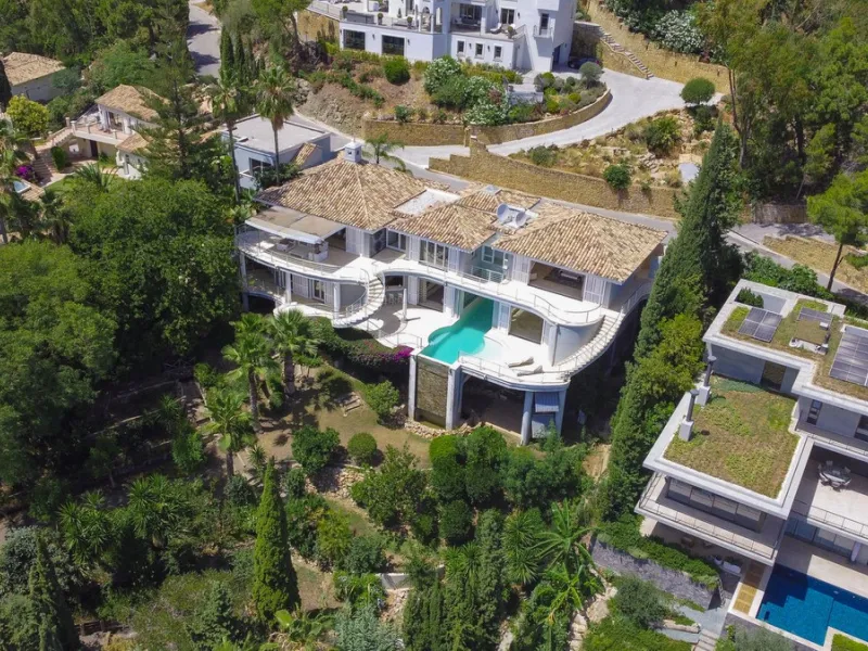 Exceptional luxury villa on a double plot and with spectacular panoramic views for sale