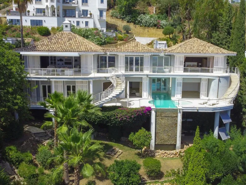 Exceptional luxury villa on a double plot and with spectacular panoramic views for sale