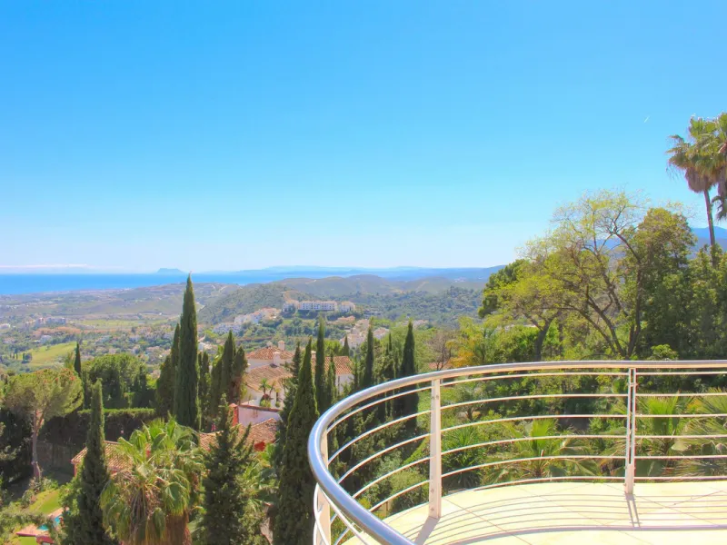 Exceptional luxury villa on a double plot and with spectacular panoramic views for sale