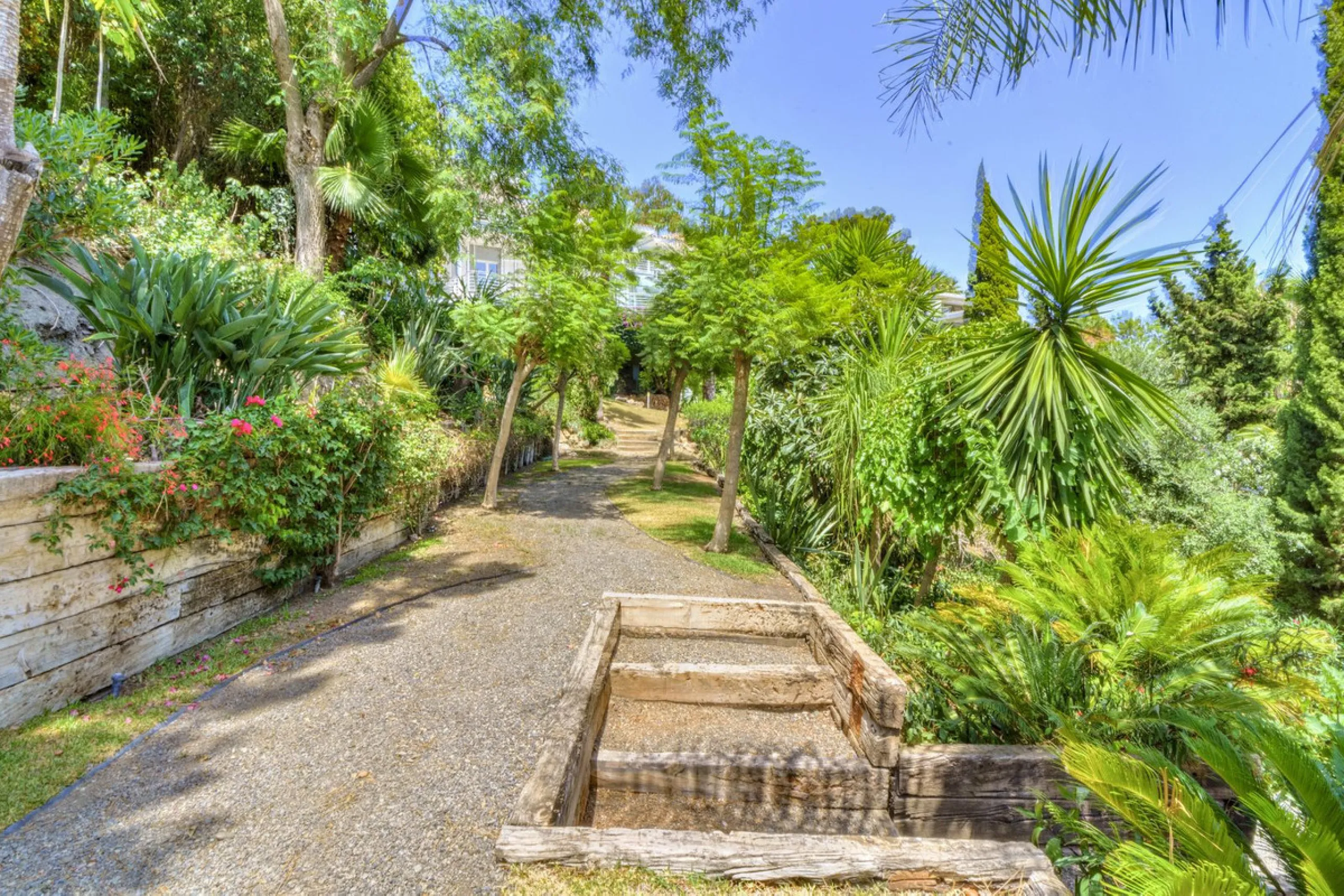 Exceptional luxury villa on a double plot and with spectacular panoramic views for sale