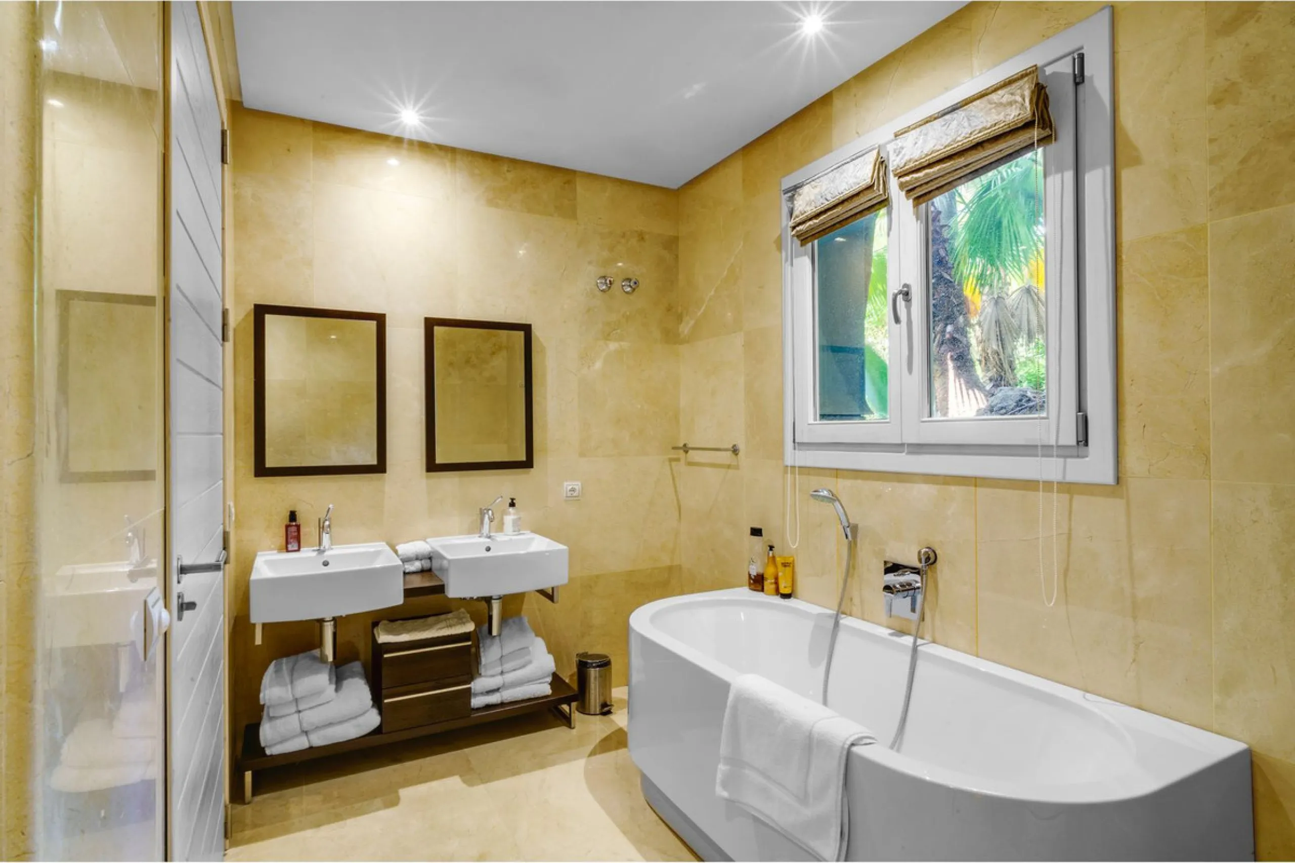 Exceptional luxury villa on a double plot and with spectacular panoramic views for sale