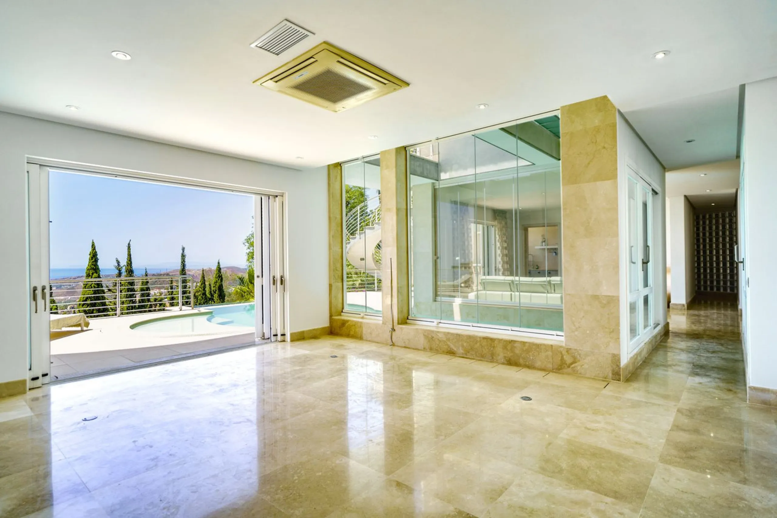 Exceptional luxury villa on a double plot and with spectacular panoramic views for sale