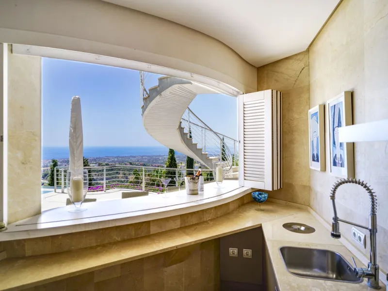 Exceptional luxury villa on a double plot and with spectacular panoramic views for sale
