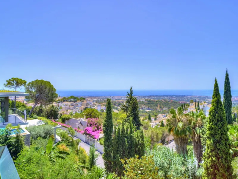 Exceptional luxury villa on a double plot and with spectacular panoramic views for sale