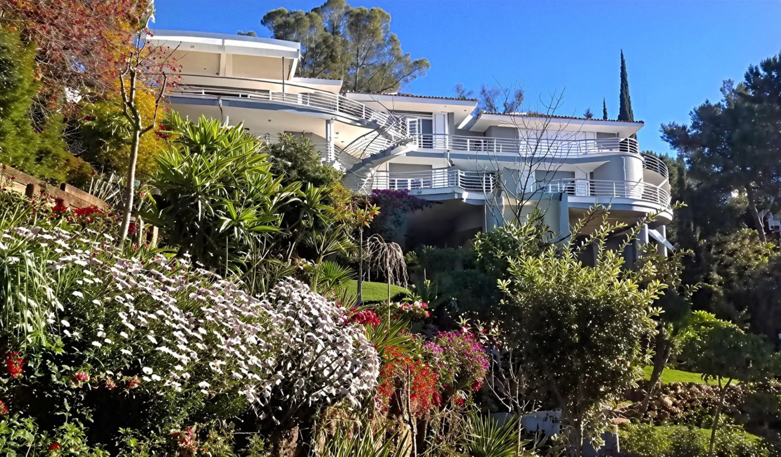 Exceptional luxury villa on a double plot and with spectacular panoramic views for sale