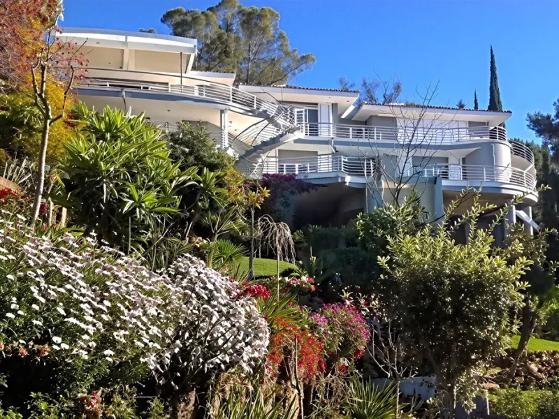 Exceptional luxury villa on a double plot and with spectacular panoramic views for sale
