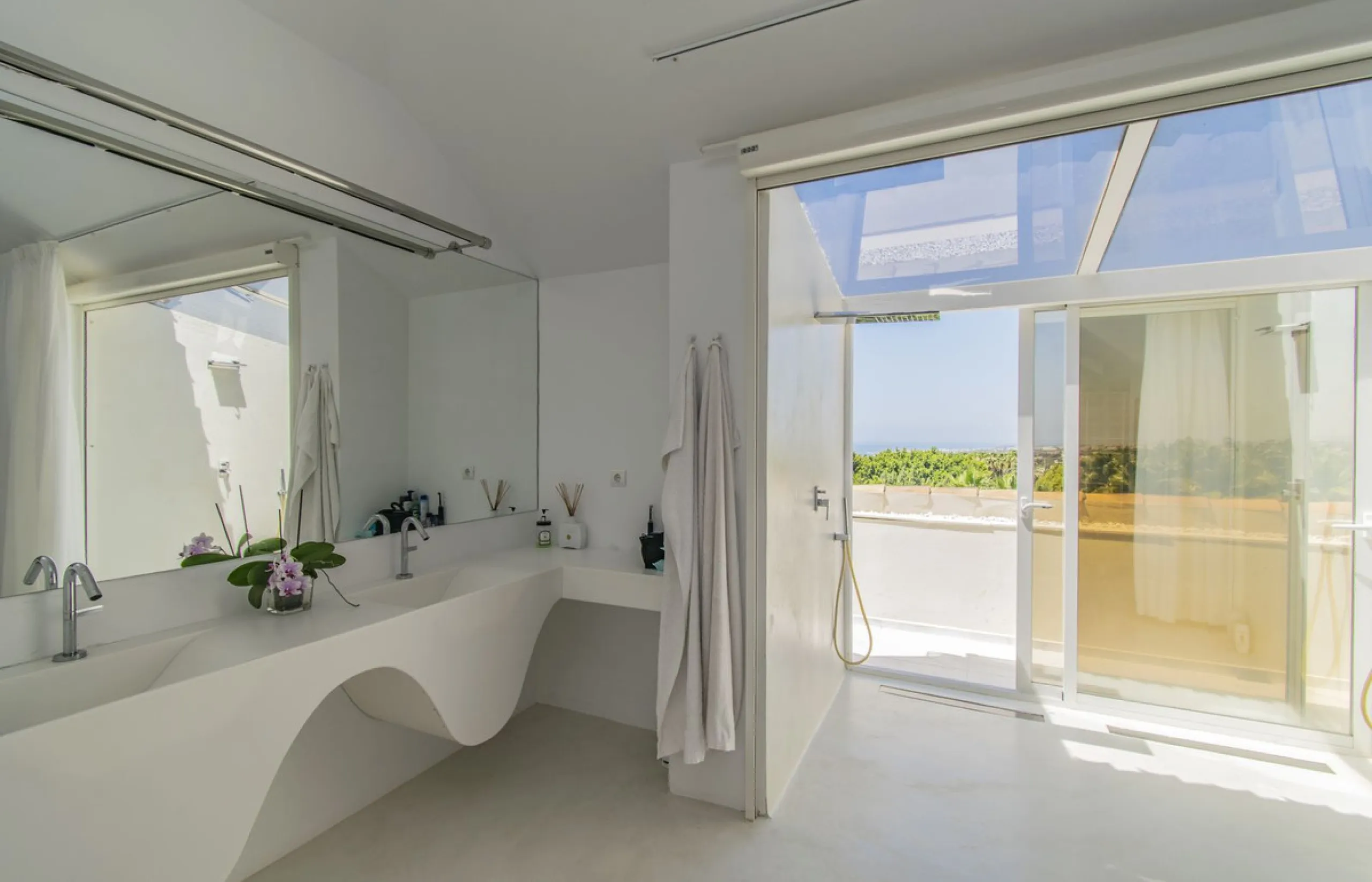 БОЛЬШОЙ РОСКОШНЫЙ ПЕНТХАУС С ВИДОМ НА МОРЕ В ОДНОМ ИЗ САМЫХ ЭКСКЛЮЗИВНЫХ РАЙОНОВ МАРБЕЛЬИ