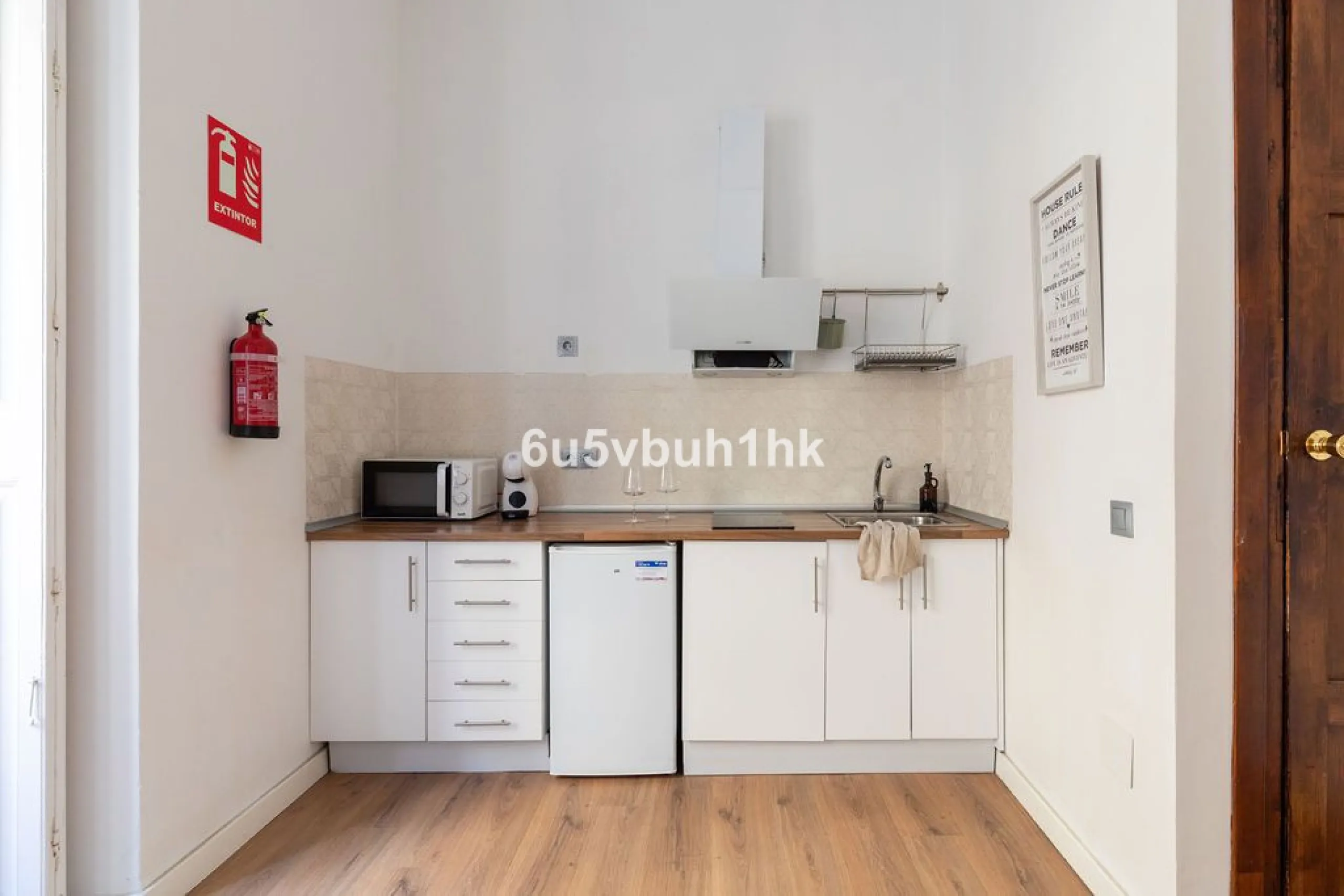 Apartment - Ground Floor Apartment в продаже в Málaga, Málaga. В доме 3 спален и 3 ванных комнат. Площадь дома 211 м²