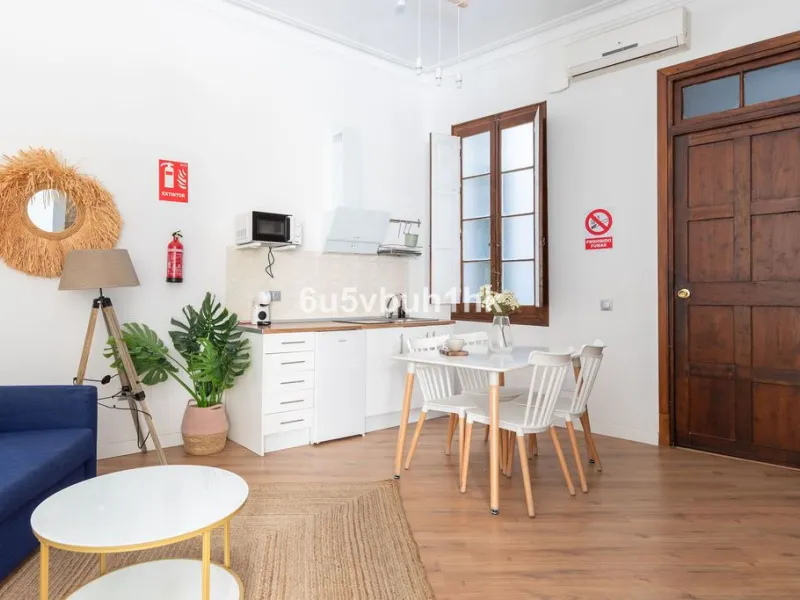 Apartment - Ground Floor Apartment в продаже в Málaga, Málaga. В доме 3 спален и 3 ванных комнат. Площадь дома 211 м²