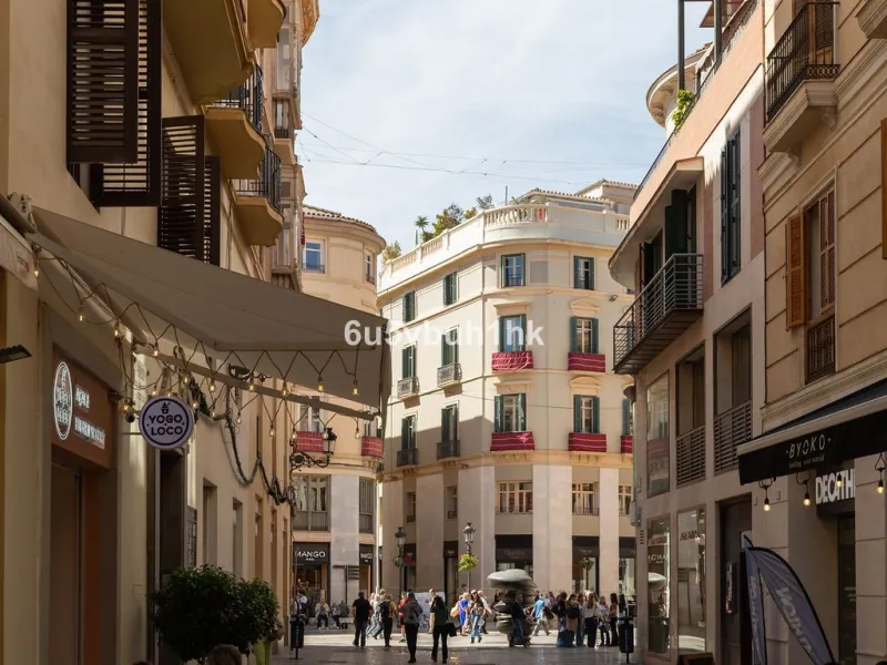 Apartment - Ground Floor Apartment в продаже в Málaga, Málaga. В доме 3 спален и 3 ванных комнат. Площадь дома 211 м²