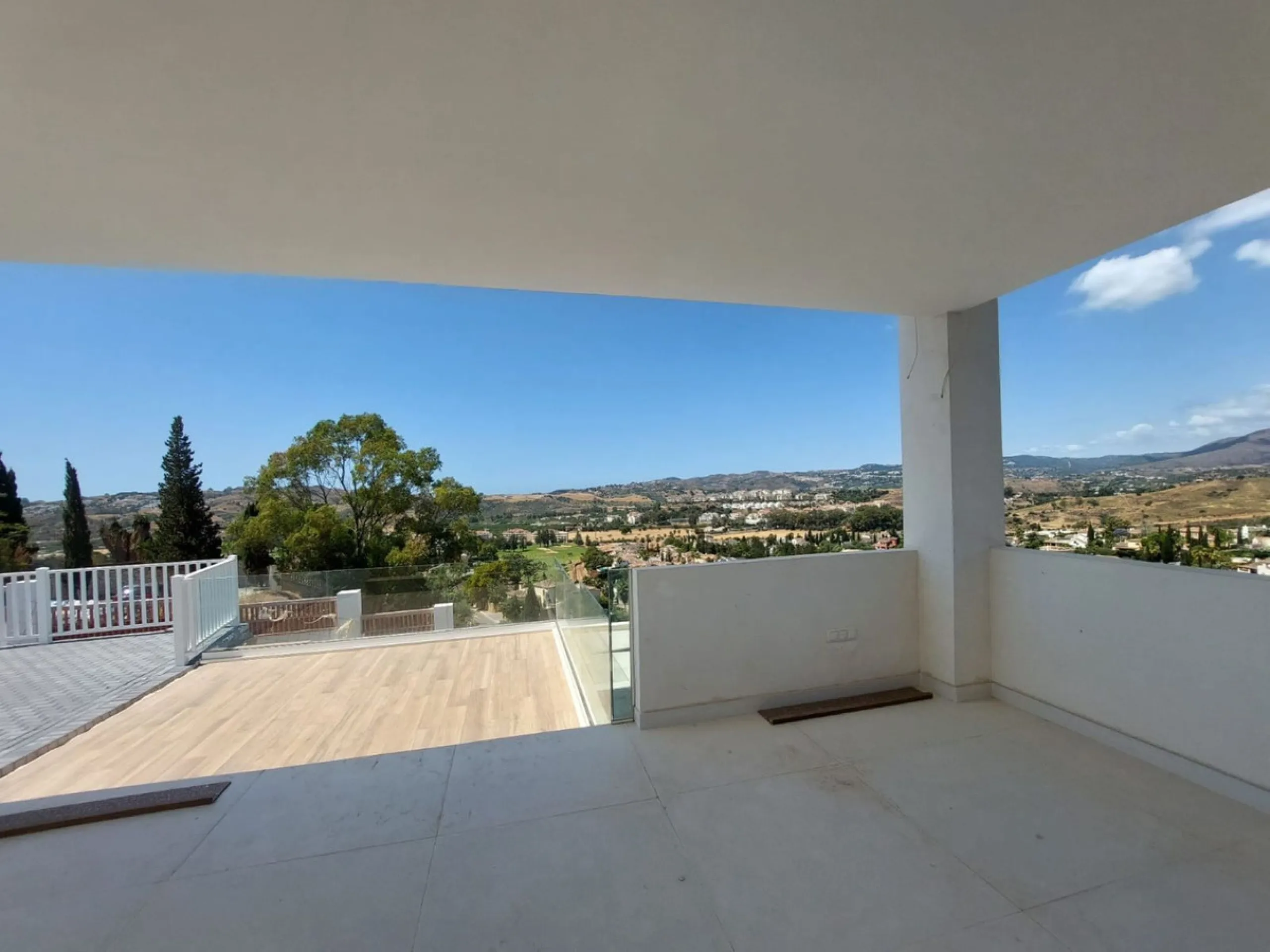 Brand new villa in a west orientated plot of 1073 sq mtrs in a quiet area in the heart of Mijas Golf,enjoying the magnificent views to the mountains and golf.