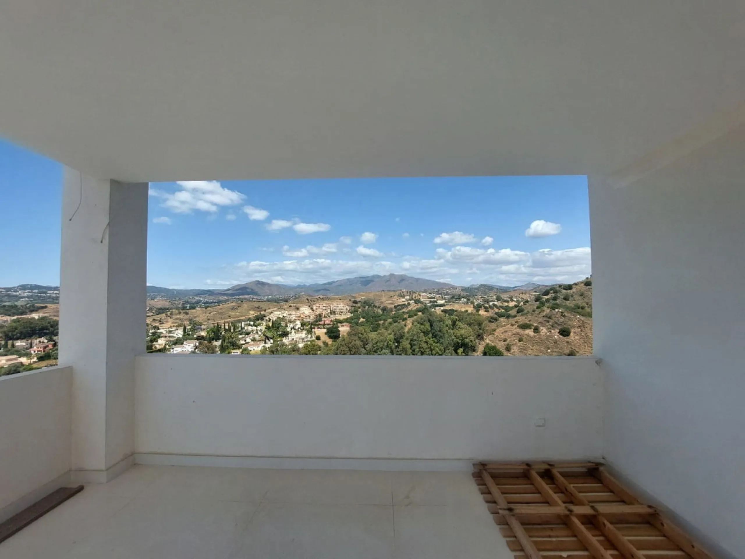 Brand new villa in a west orientated plot of 1073 sq mtrs in a quiet area in the heart of Mijas Golf,enjoying the magnificent views to the mountains and golf.