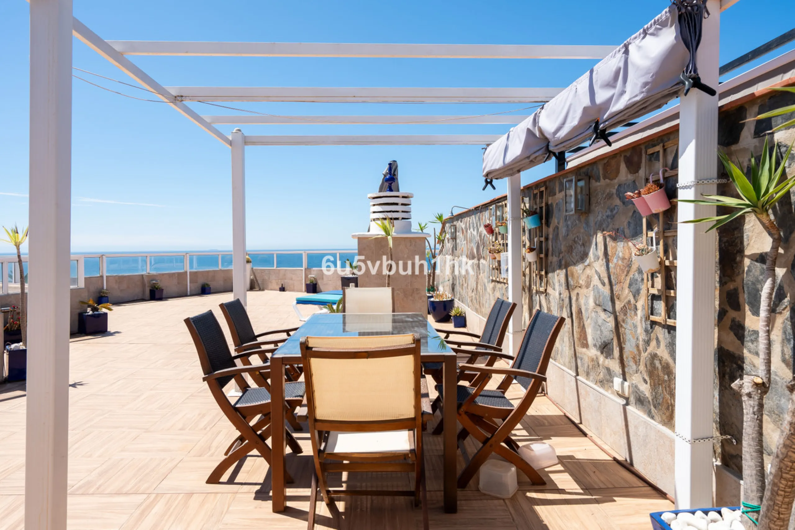 Apartment - Penthouse в продаже в Torrox, Málaga. В доме 3 спален и 2 ванных комнат. Площадь дома 137 м²