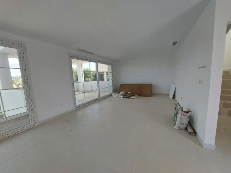 Brand new villa in a west orientated plot of 1073 sq mtrs in a quiet area in the heart of Mijas Golf,enjoying the magnificent views to the mountains and golf.