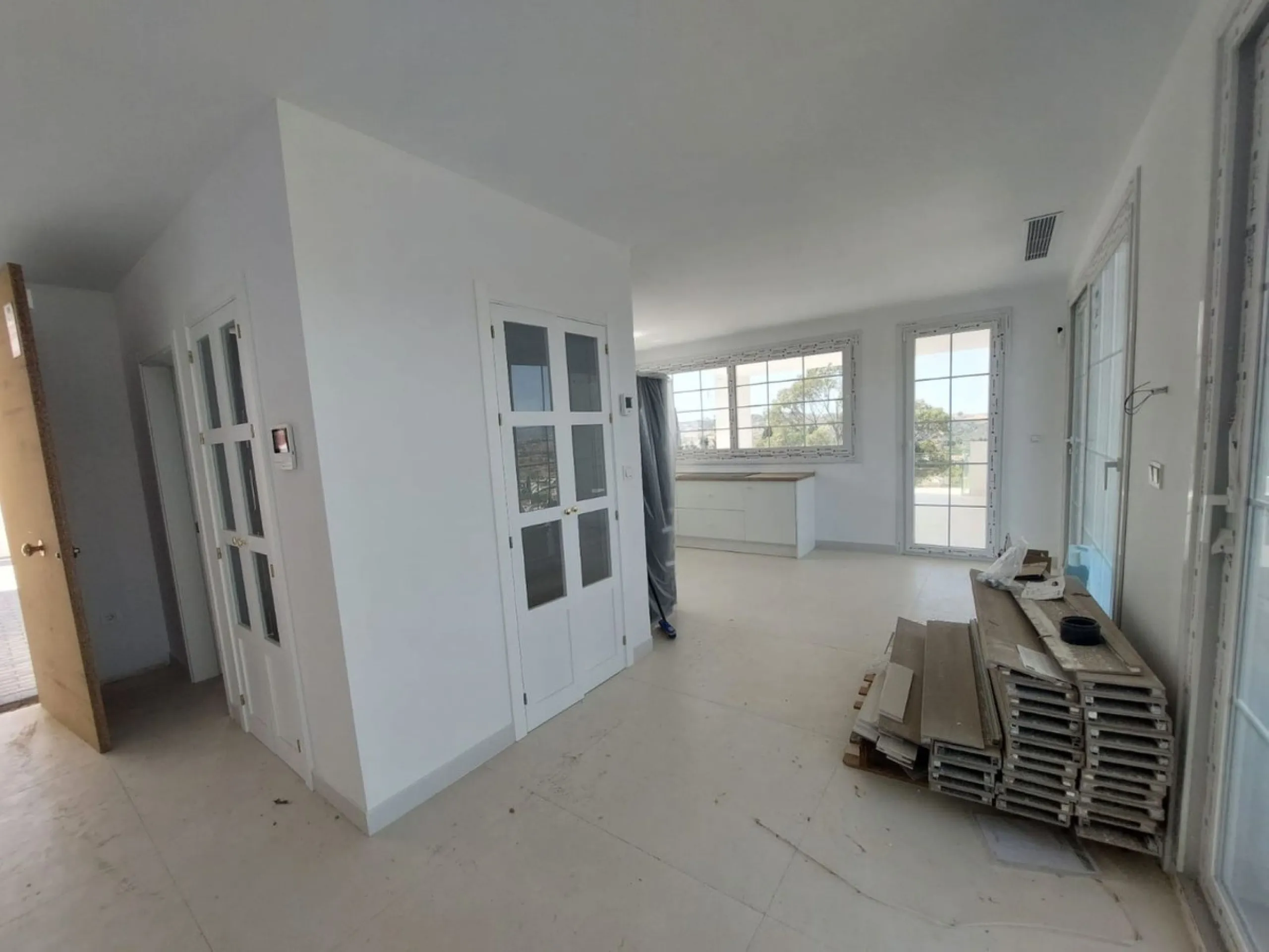 Brand new villa in a west orientated plot of 1073 sq mtrs in a quiet area in the heart of Mijas Golf,enjoying the magnificent views to the mountains and golf.
